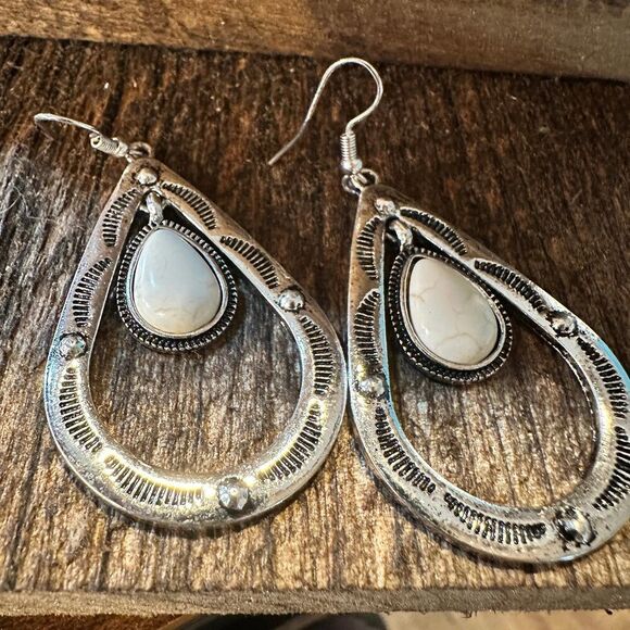 Boho Hippie‎ Cowgirl Western Stamped White Stone Teardrop Silver Earrings, Gift - Picture 5 of 5